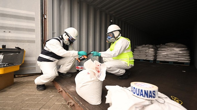 Especialistas abren bolsas con altas concentraciones de mercurio oculto en piedras