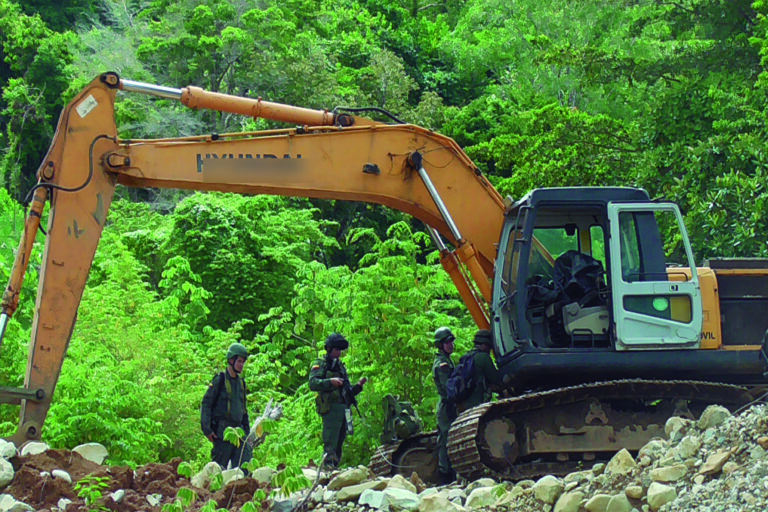Maquinaria para minería ilegal de oro