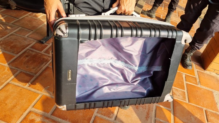 Foto 1 - Anthony Alejandro Morillo Mendez 21 kilos oro en termos de agua - Foto Policía Federal de Brasil