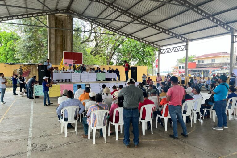Reunión de comunidades de Izabal contra proyectos de minería