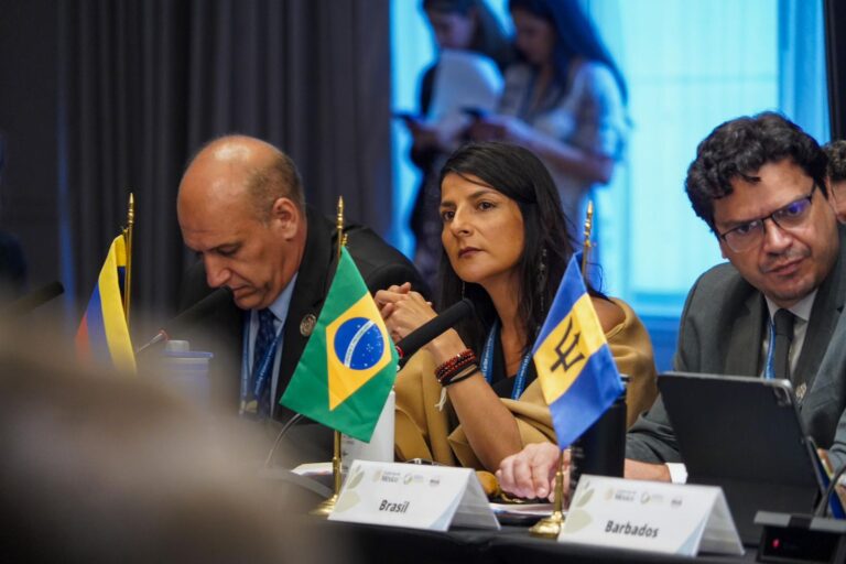 Funcionarios ambientales en encuentro