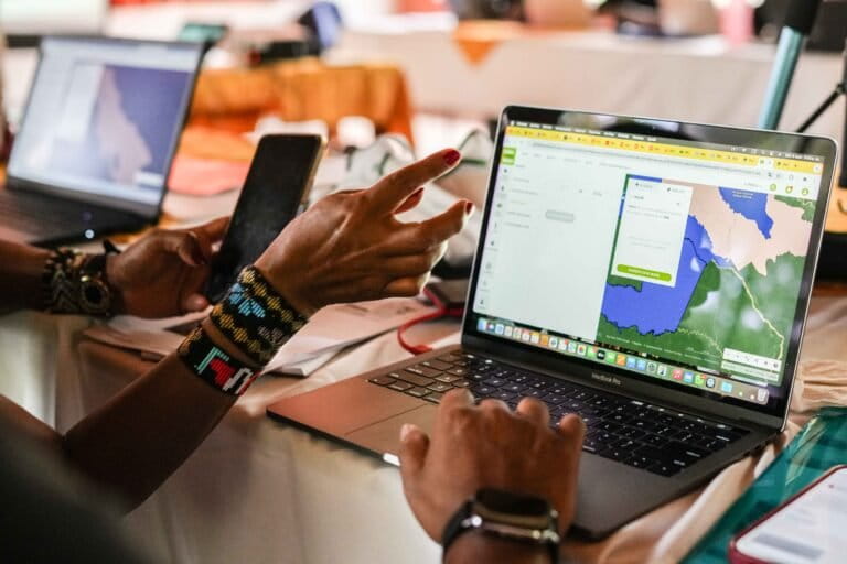 Taller de mapas satelitales de Mongabay Latam en Puyo - Ecuador - Foto Wilber Huacasi