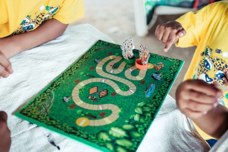 Estudiantes del Yarí lideran proyectos ambientales en sus instituciones, desde la siembra de frutos amazónicos hasta murales y actividades que exaltan la biodiversidad. Foto: cortesía Sergio Alejandro Melgarejo García / @alejovisuals
