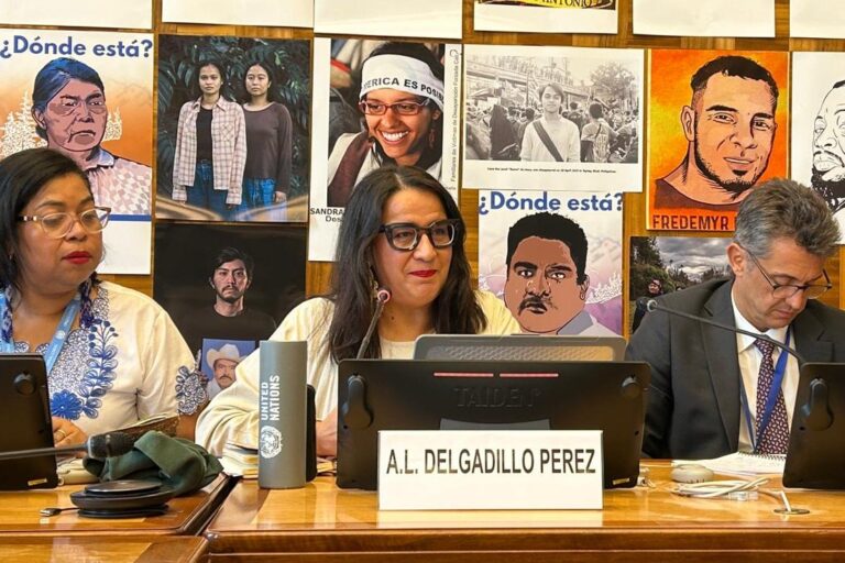 Abogada Ana Lorena Delgadillo en presentación