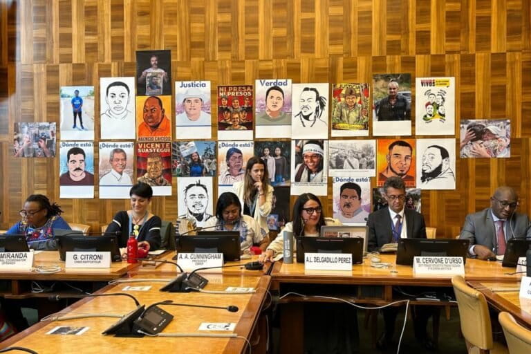 Fotos de defensores ambientales y del territorio en presentación
