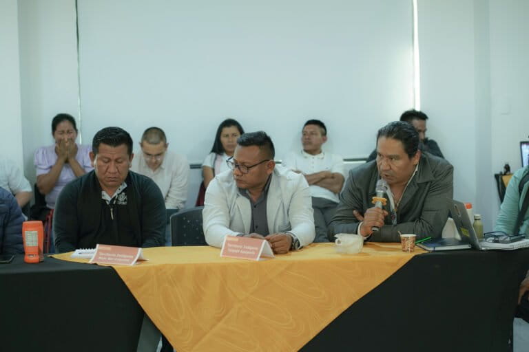 Representantes indígenas de Colombia en encuentro