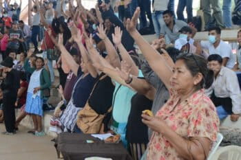 La mayoría de los pueblos indígenas en Bolivia aprueba por aclamación la decisión de ser una autonomía indígena. Foto: cortesía OEP
