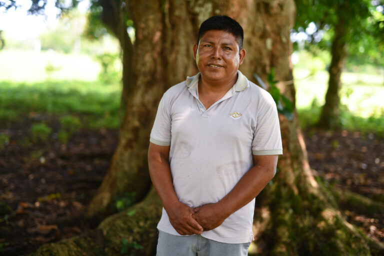 Luis Valerio, uno de los integrantes de la cooperativa del faro de Zapotitlán, asegura que la reserva ha funcionado porque ahora ven más especies. Foto: Óscar Martínez