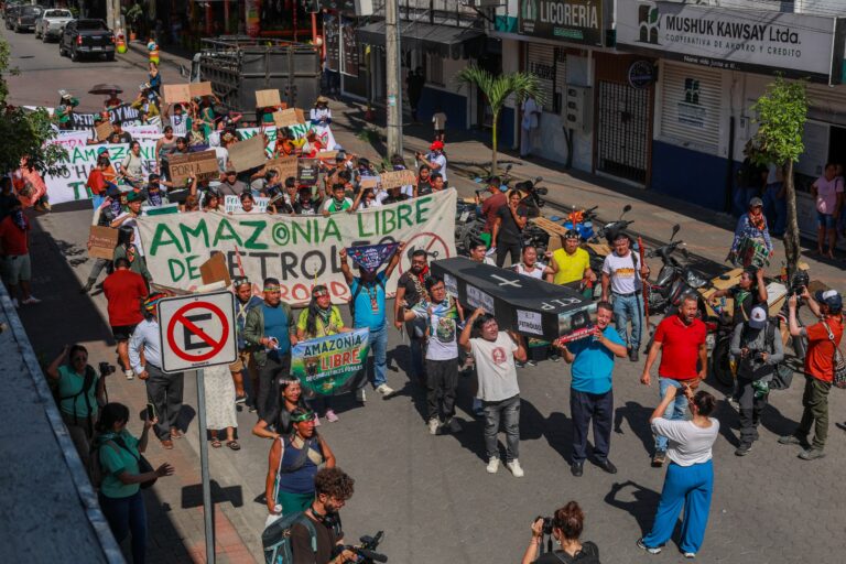 Manifestación contra combustibles fósiles en Coca, Ecuador