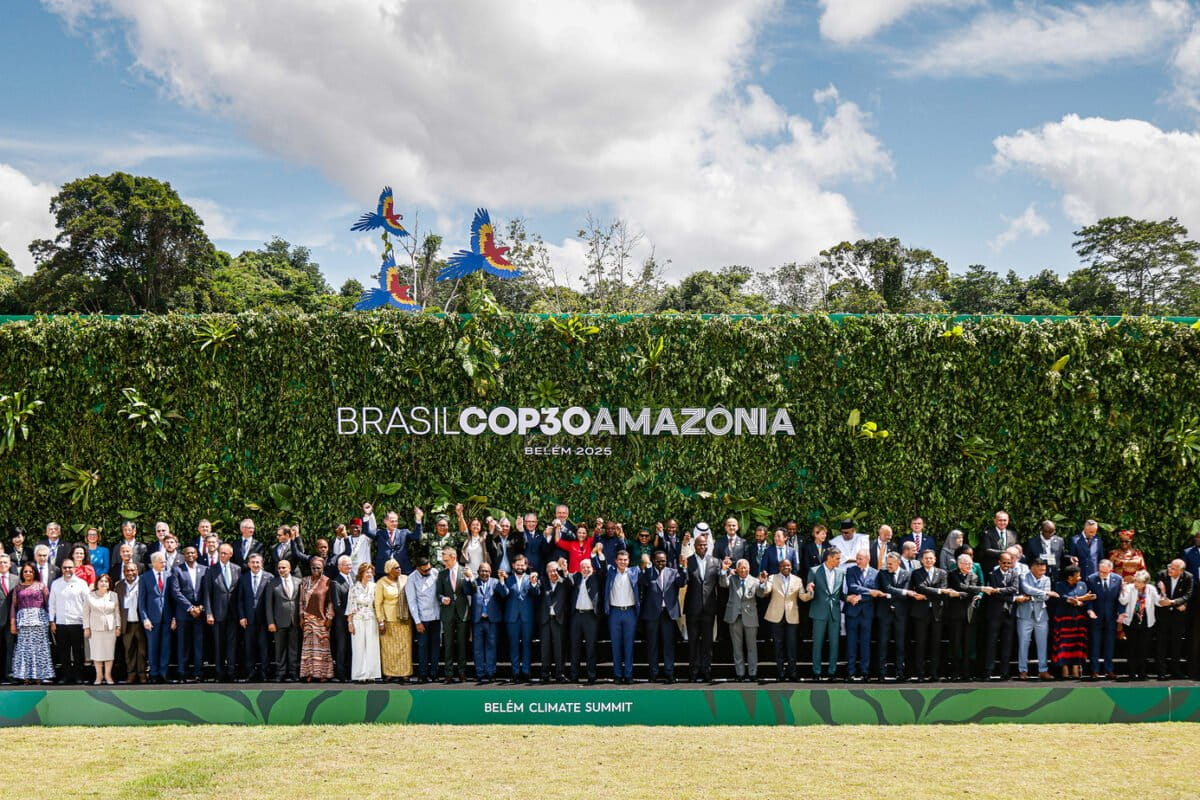 Jefes de estado posan en la foto de la Cumbre de Líderes de la COP30. Foto: Hermes Caruzo/COP30