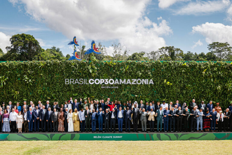 Jefes de estado posan en la foto de la Cumbre de Líderes de la COP30. Foto: Hermes Caruzo/COP30