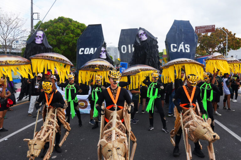 Personas en marcha por la justicia climática