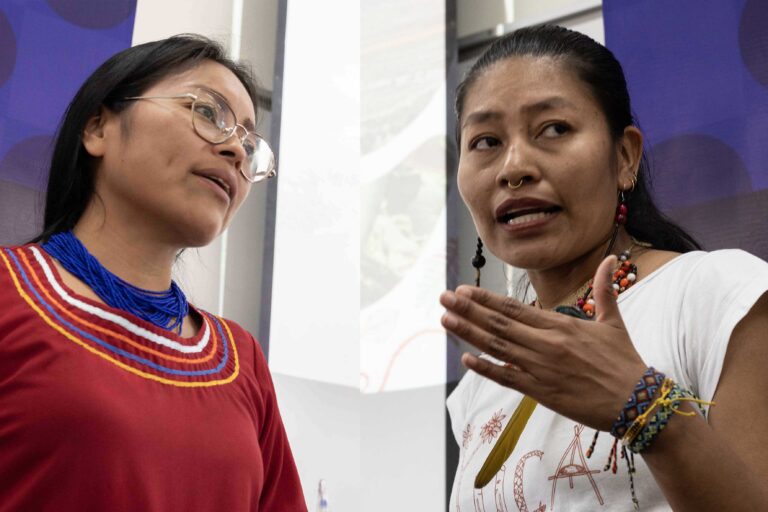 Kankuana Canelos y Cindy Laulate compartieron sus experiencias sobre periodismo comunitario indígena - foto Wilber Huacasi - Mongabay Latam
