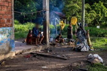 De tener una vida ancestral nómada y navegante, los ese ejjas de Eyiyoquibo viven en hacinamiento severo y pobreza extrema | Foto: Eddy Yobanny Velasco