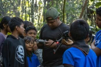 “Pequeños Cuidadores de la Selva”: una guardia indígena infantil recorre la Amazonía para aprender a defenderla en Ecuador