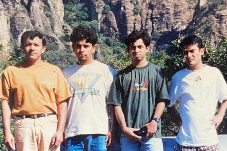 Miguel Ángel De la Torre Loranca junto a compañeros biólogos en 1996