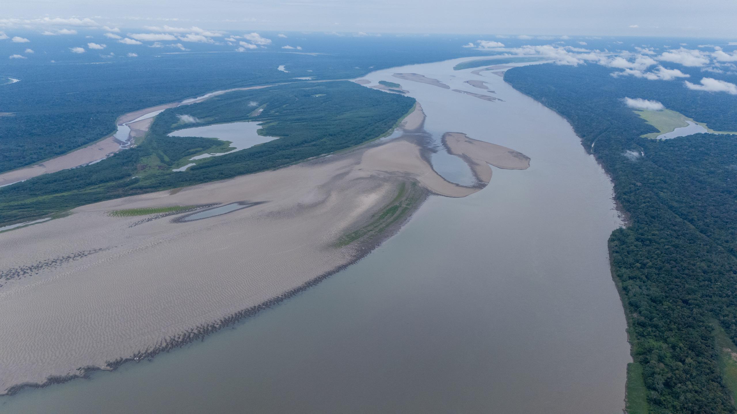 En 2024, la Unidad Nacional para la Gestión del Riesgo de Desastres (UNGRD) de Colombia registro una disminución del 80% de la lámina de agua del río Amazonas, ante la grave sequía que enfrentó el departamento.