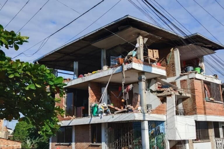 Aquí funcionaba la emisora indígena Chimía del Pacífico de Buenaventura y servía de refugio para familias Wounaan desplazadas por el conflicto armado. Foto: cortesía Aciva RP