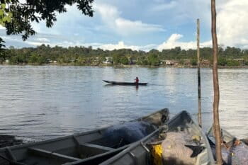 Triple emergencia en Chocó colombiano: ataques con drones, desplazamiento y ecos del terremoto golpean a cerca de 3000 personas