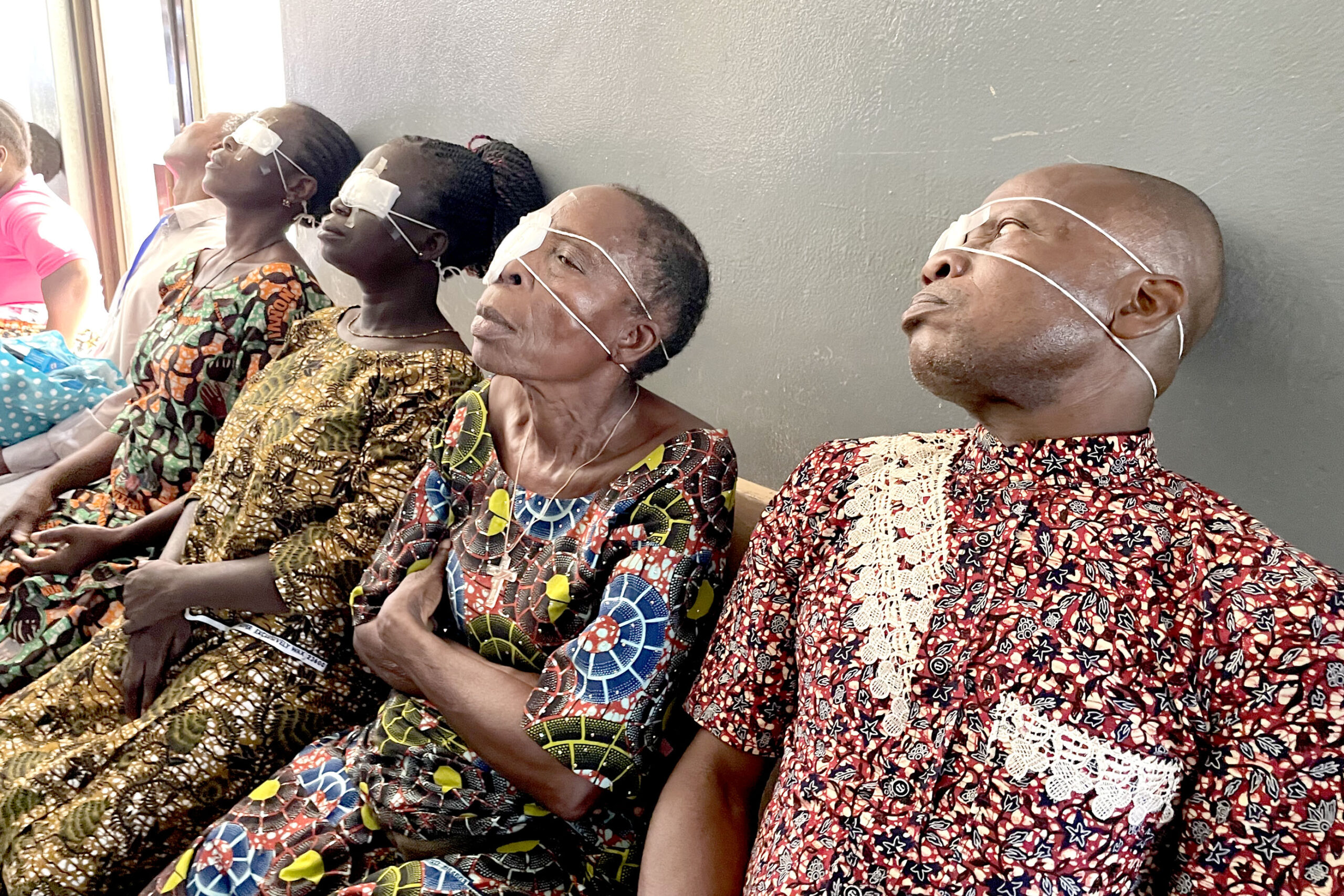 Des patients bénéficiant de soins dans un hôpital à Cotonou au Bénin. Image de Gratien Capo.