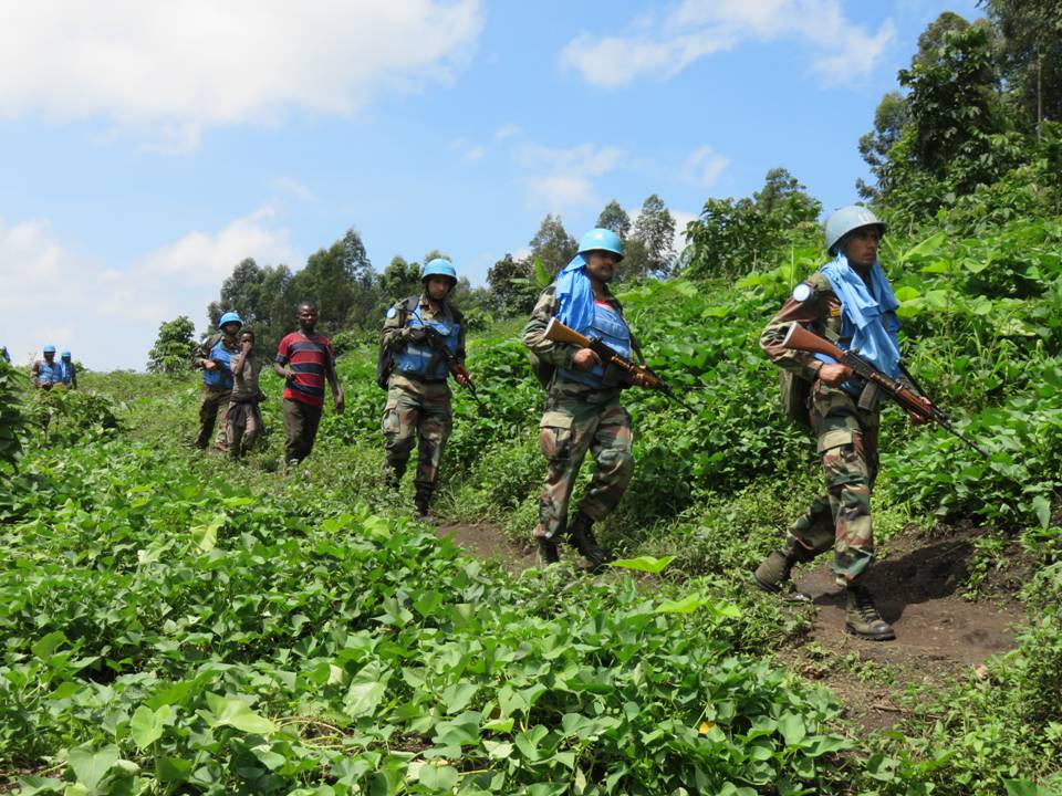 Une mission de l'opération de maintien de la paix de l'ONU en 2015 entre Munigi et Mudja en République Démocratique du Congo. Les civils de la région n'avaient pas rencontré de groupes armés à ce moment-là, mais le conflit est un problème récurrent et la violence a de nouveau éclaté dans la région cette année. Image de MONUSCO via Wikimédia Commons (CC BY-SA 2.0).