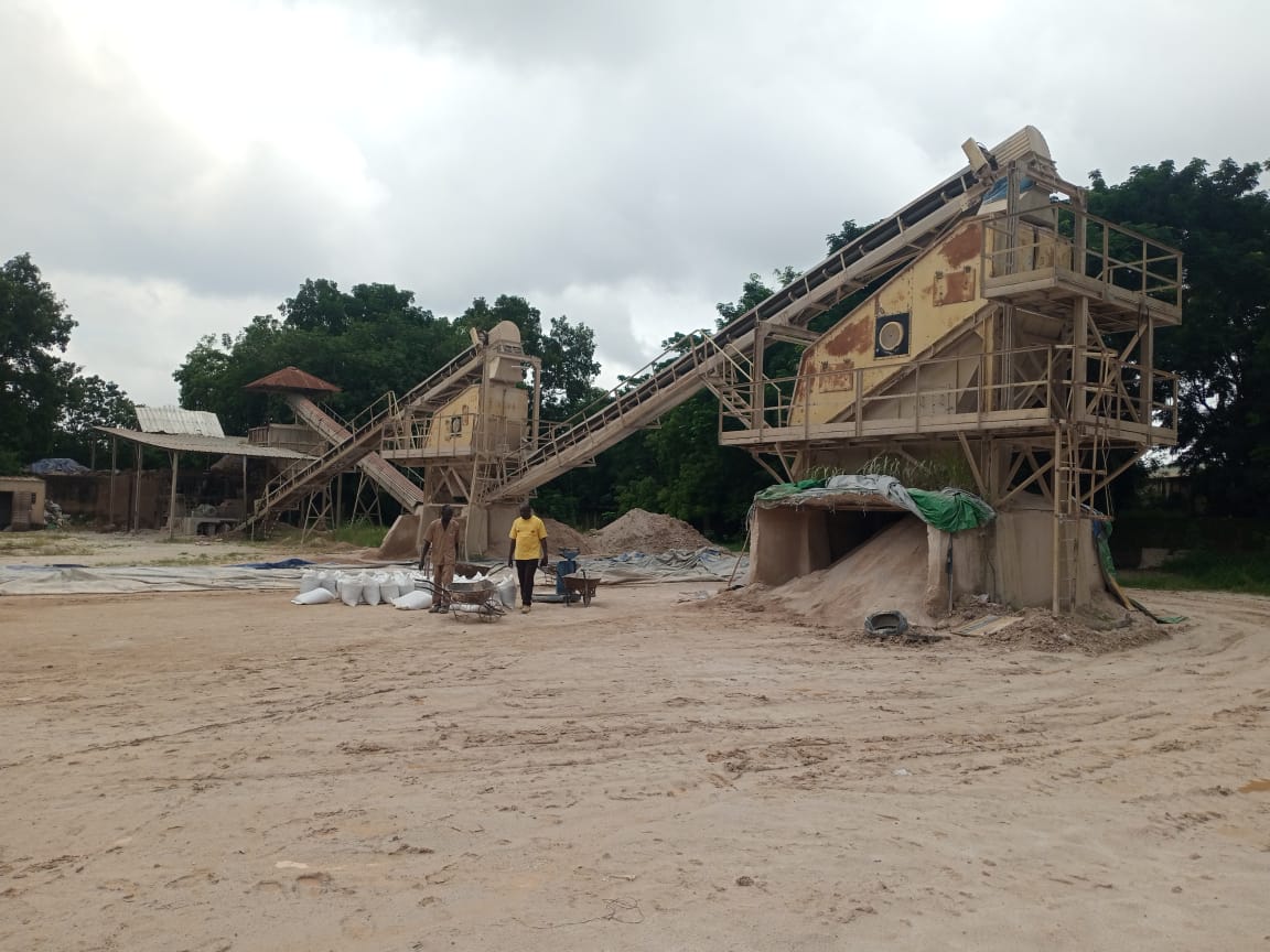 L’usine de production de la dolomie de la Compagnie villageoise d'exploitation minière, située à Bobo-Dioulasso, à près de 350 km de Ouagadougou, produit en moyenne 10 000 tonnes par an. Image de Hadepté Da pour Mongabay.