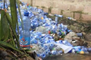 Décharge sauvage de déchets plastiques dans la ville de Kinshasa en RDC. Image de Cédrick Aganze fournie par Elodie Toto.