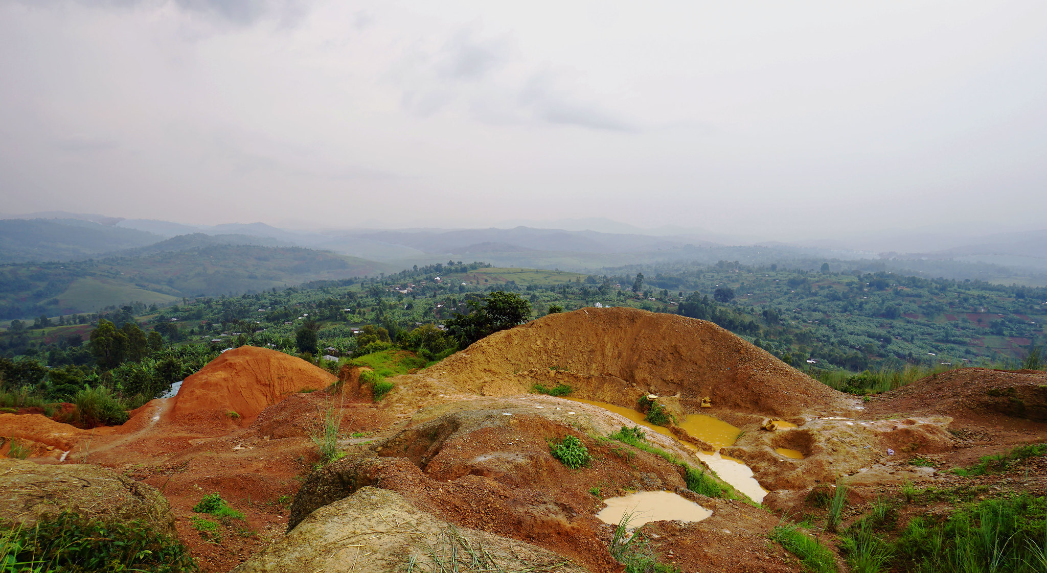 Vue du site minier de Nyamurhale en République démocratique du Congo. Image de USAID Land via Flickr (CC BY-NC-SA 2.0).