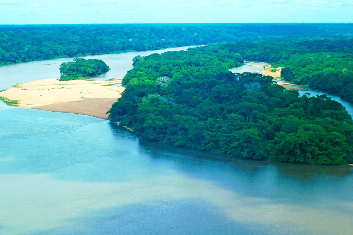 Le Parc national de Dzanga-Ndoki, en République centrafricaine. Image de GRID-Arendal via Flickr (CC BY-NC-SA 2.0).