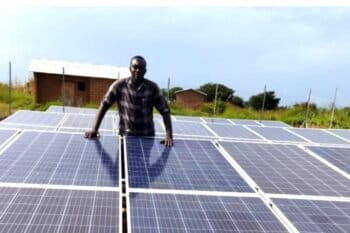 Une mini-centrale solaire installée dans le nord Cameroun par la Société Sahel Energy. Image publiée avec l'aimable autorisation du promoteur de Sahel Energy.