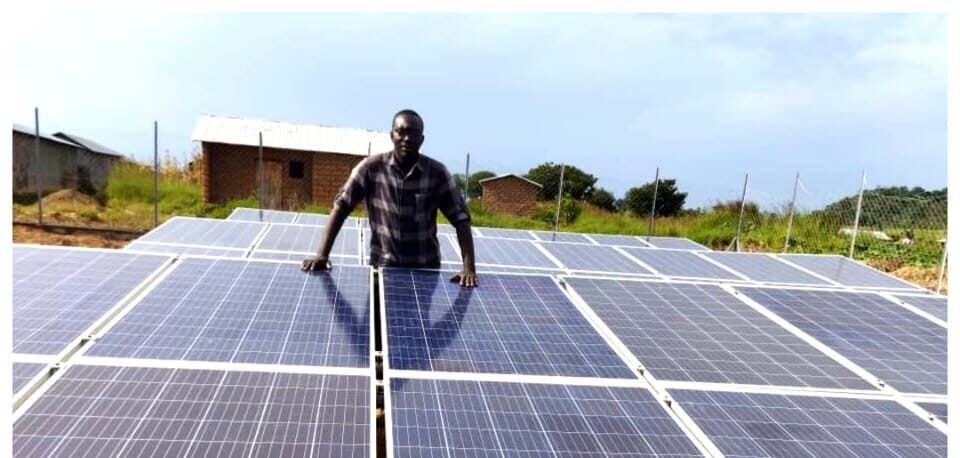 Une mini-centrale solaire installée dans le nord Cameroun par la Société Sahel Energy. Image publiée avec l'aimable autorisation du promoteur de Sahel Energy.