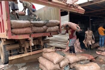 Le prix payé pour le cobalt est le principal facteur déterminant des revenus et des moyens de subsistance des mineurs artisanaux. Image de The International Institute for Environment and Development (IIED) via Flickr (CC BY-NC-ND 2.0).