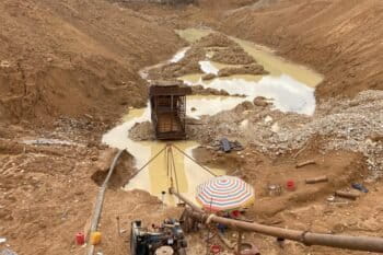 L’un des sites d’exploitation de l’or à Djilengbè non loin de la rivière Bako, en Guinée. Image de Mohamed Slem Camara pour Mongabay.