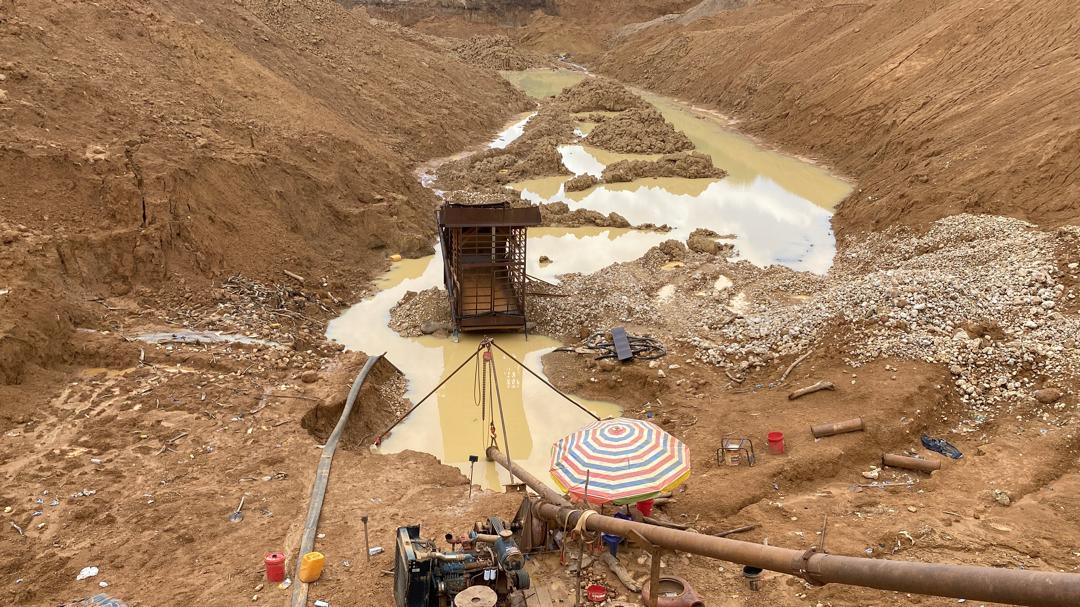 L’un des sites d’exploitation de l’or à Djilengbè non loin de la rivière Bako, en Guinée. Image de Mohamed Slem Camara pour Mongabay.