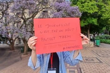 Appel à la protection des journalistes. La couverture des sujets environnementaux est sujette à des pressions et de violences croissantes à l’endroit des journalistes en Afrique et dans le monde, selon l’ONG Reporter sans frontière. Image de Didier Makal pour Mongabay.