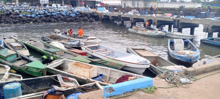 Une zone de débarquement de la pêche au Gabon. Image de Fabrice OndoEko pour Mongabay.