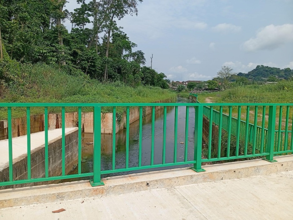 La construction de ce bassin versant visant à lutter contre les inondations a empiété sur le domaine de l’arborétum. Image de Benjamin Evine Binet.