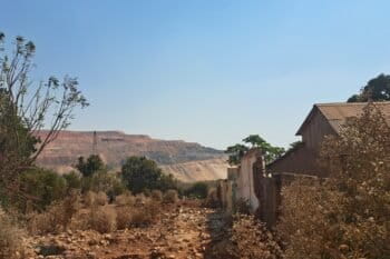 Une carrière minière industrielle à la cité Gécamines à Kolwezi en RDC. Image de Didier Makal prise en 2024.