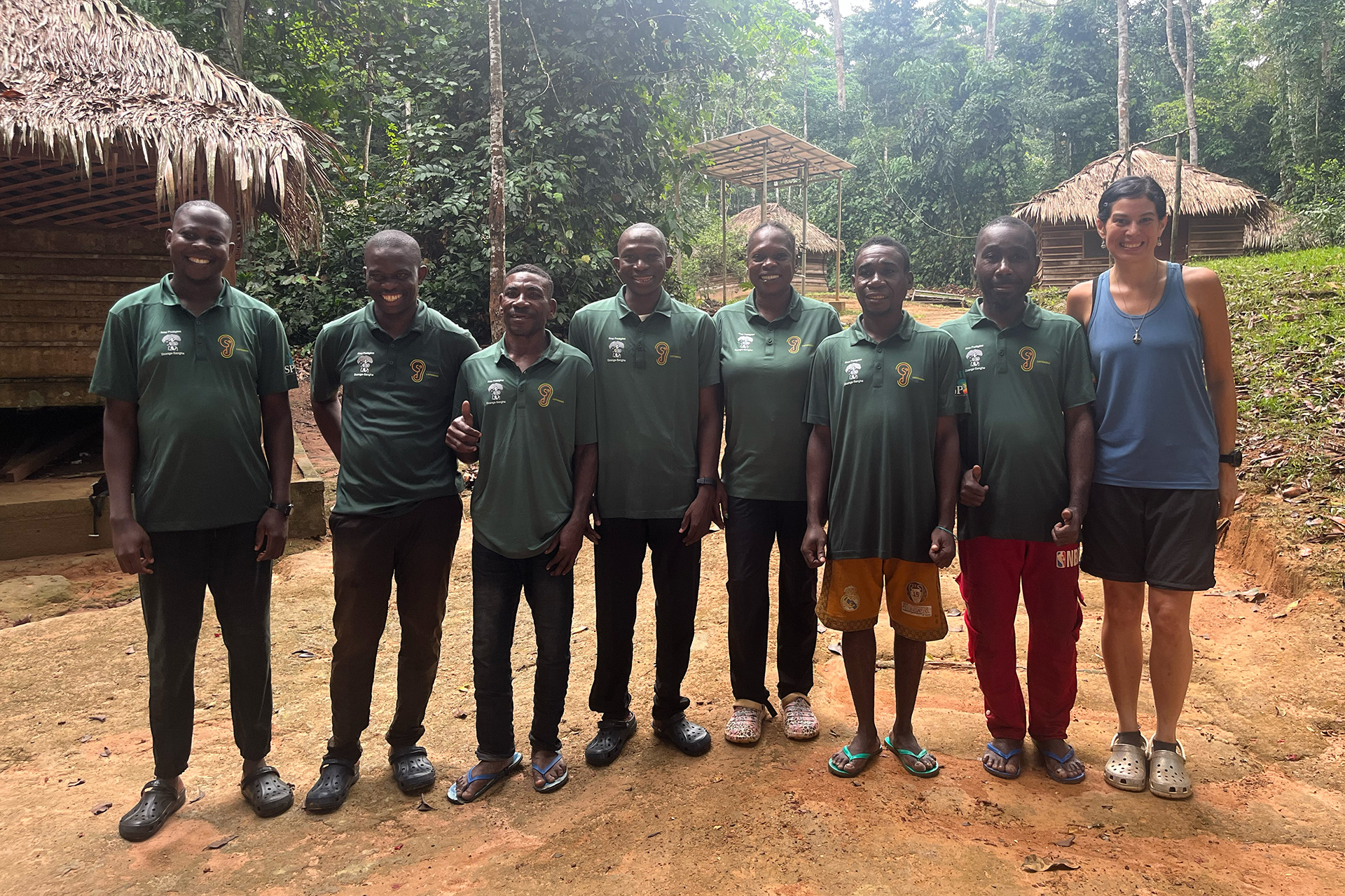 L’équipe de Dzanga Bai en 2026. Photo reproduite avec l’aimable autorisation du Projet d’écoute des éléphants pour le Centre K. Lisa Yang de conservation bioacoustique de l’université Cornell / WWF République centrafricaine.