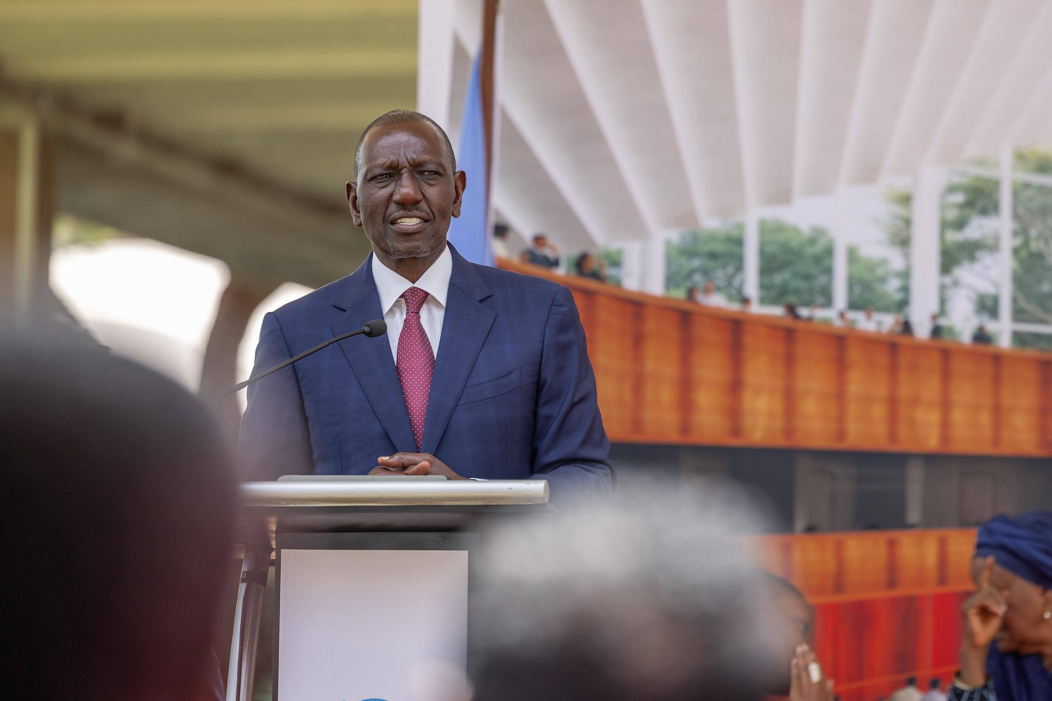 Le président kényan William Ruto lors d’un événement organisé dans le cadre du récent sommet France-Afrique Forward à Nairobi. Image publiée avec l’aimable autorisation de la Présidence du Kenya.