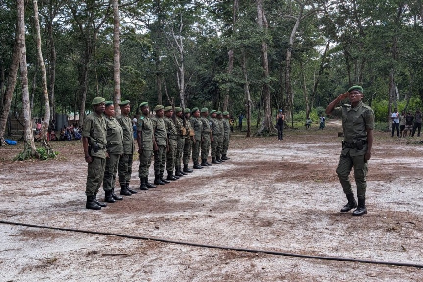 Des gardes-forestiers du Parc national de la Salonga, en République démocratique du Congo. Image de Rhett Ayers Butler.