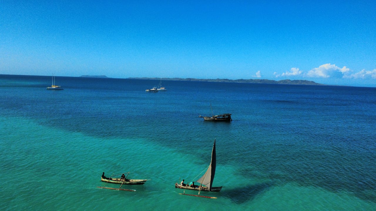 Pêcheurs dans l’aire marine protégée de Sahamalaza-îles Radama. Image reproduite avec l’aimable autorisation de Madagascar National Parks.