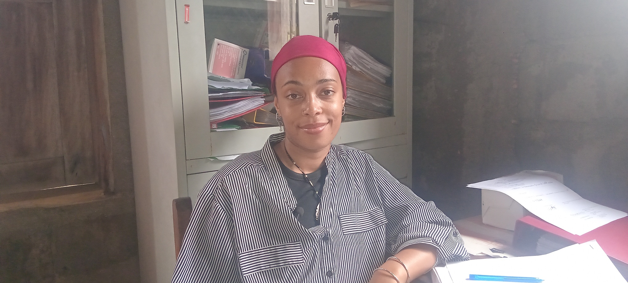 Myriam Aloégninou Bouillaud, directrice de Gbobètô dans son bureau lors de l’entretien avec Mongabay. Image de Ange Banouwin pour Mongabay.