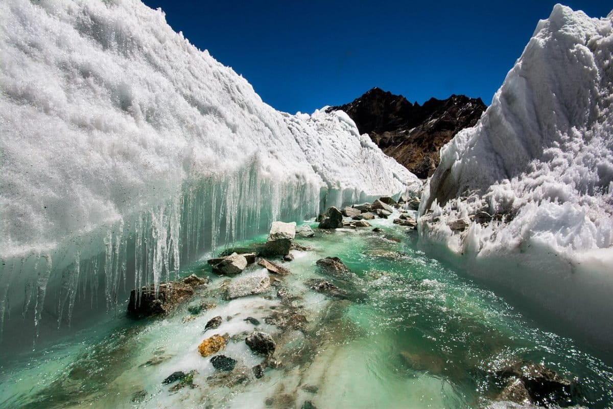 1280pxGlacial_melt_water_carving_the_ice_river_source_Himalayas_India