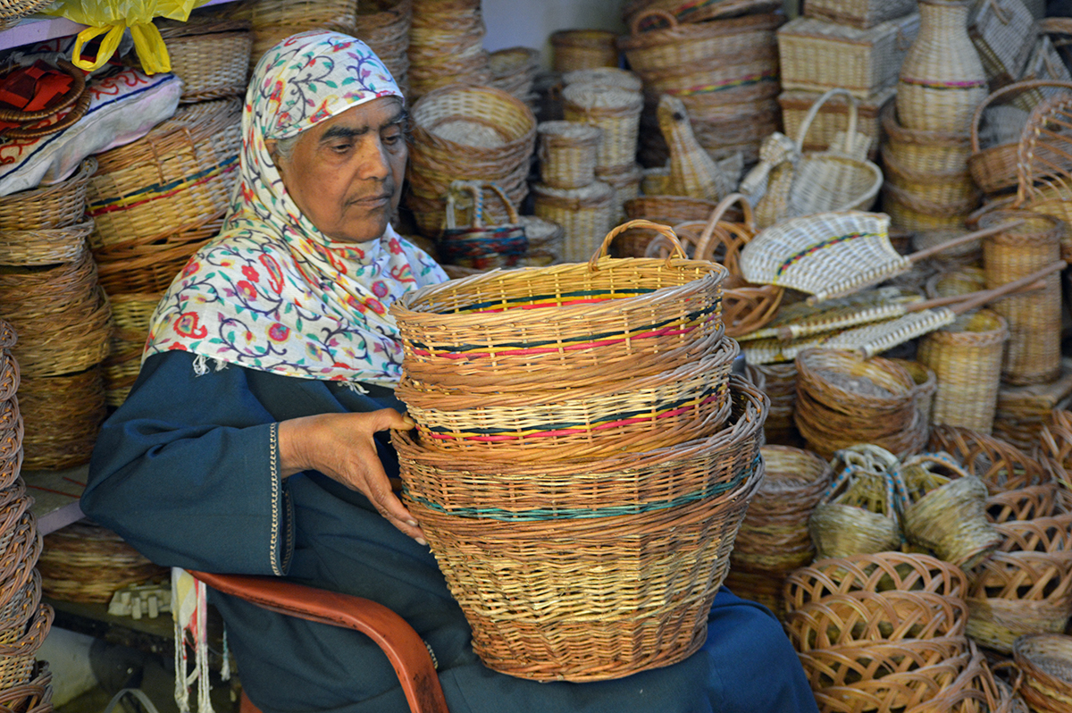 A customer examines wicker baskets before buying one at Hazrathbal. Photo by Athar Parvaiz. 