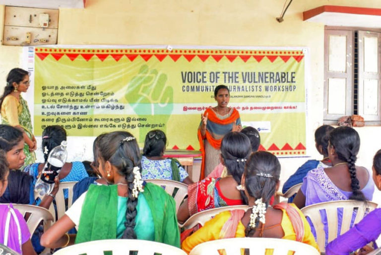 'Voice of the Vulnerable' workshops trains young community journalists from Vizhunthamavadi and nearby villages to document stories about the impact of climate change and the environment in the community’s daily lives. Credit: Kalanjiam Samuga Vanoli/Mongabay