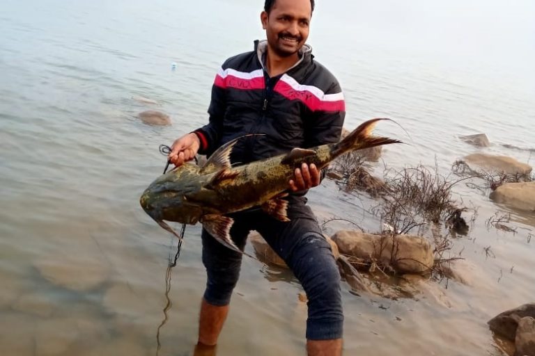 Jagat Ram Dewangan holding the Bodh fish. Photo from Jagat Ram Dewangan.