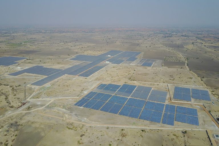 India is pushing for huge solar parks to achieve its target of 100,000 MW solar power by 2022. Photo by Vinaykumar8687/Wikimedia Commons.