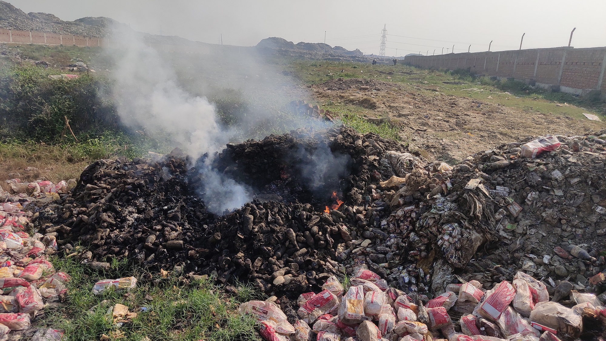 Solid waste is burt openly in air in Patna disregarding oil norms Photo Samir Verma