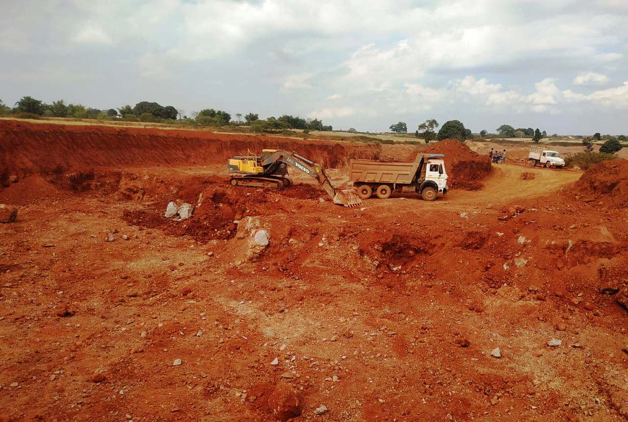 Villagers in Chhattisgarh’s Tatijharia village are facing severe problem of dust pollution due to bauxite mining. Photo by Rakesh Singh.